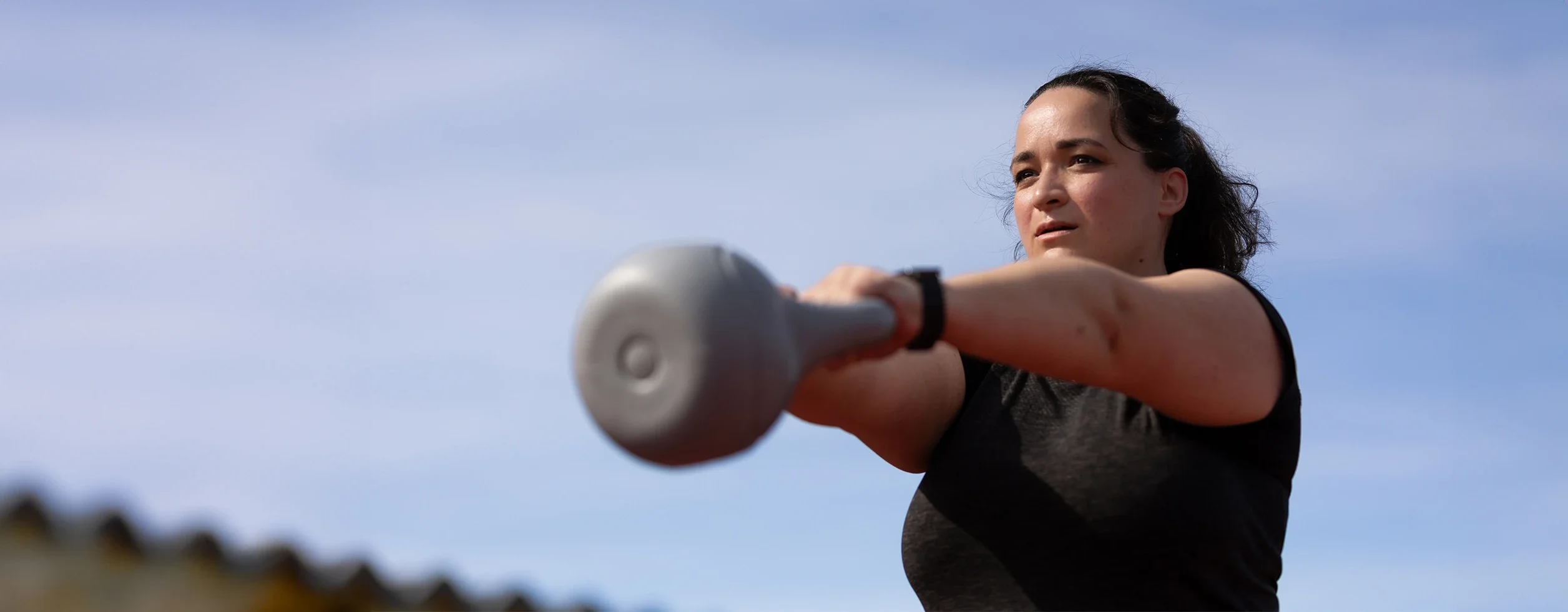 Anna beim Sport Kettlebell swings | tomullrichphotography