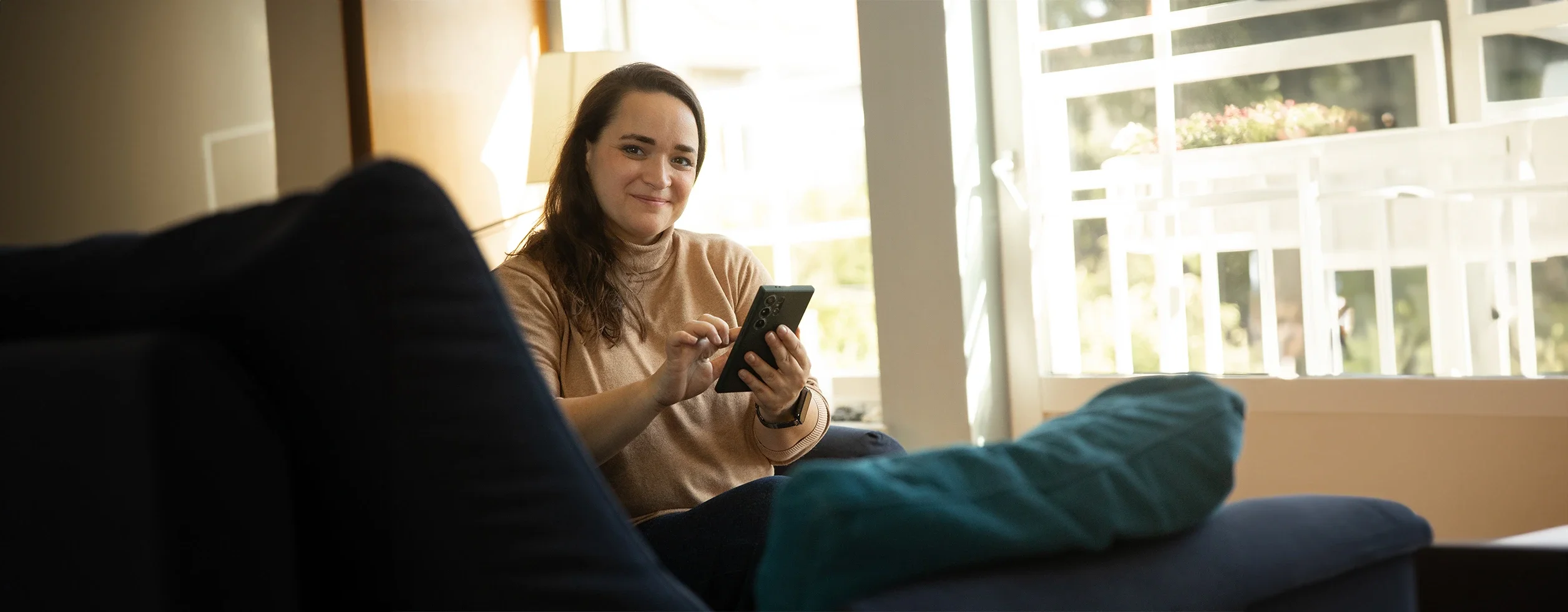 Anna lächelt in die Kamera | tomullrichphotopraphy