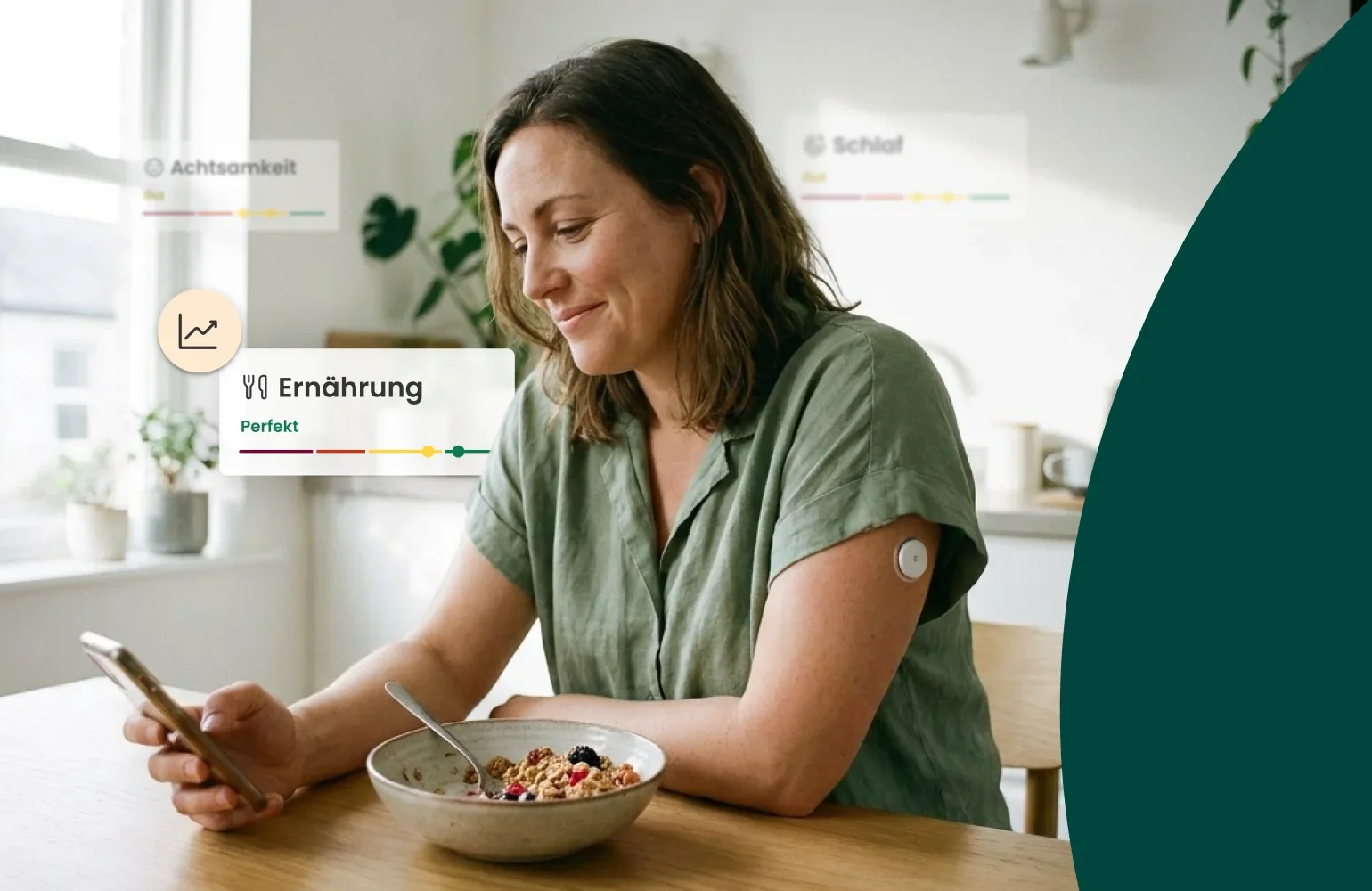 Zwei junge Frauen sitzen gemeinsam in der Küche und schneiden Obst. Beide tragen einen Blutzucker-Sensor am Oberarm.