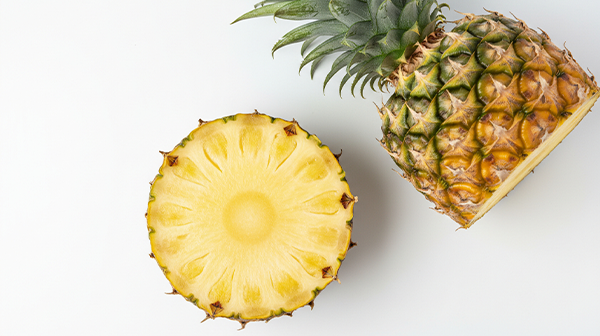 Ananas enthält das Enzym Bromelian