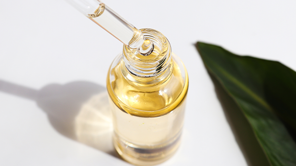 Ampulle mit Salicylsäure Serum