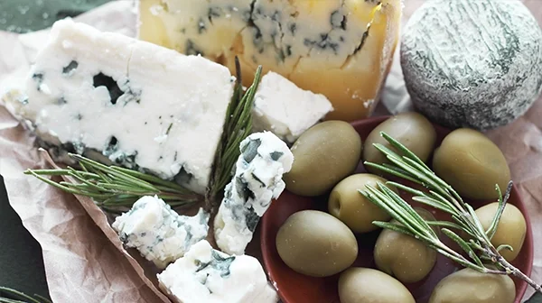 Gorgonzola und anderer Blauschimmelkäse erkennen