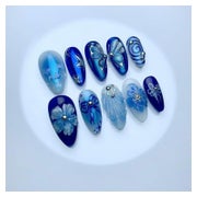 Künstliche Fingernägel Kurz Mandel Blau 3D Blumen Glitzer FC 1 St