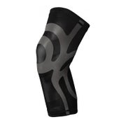 Kniebandage mit integrierten Tapes 1 St