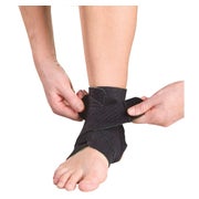 Mueller Greenline Adjustable Ankle Support 1 St