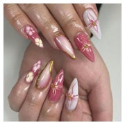 Künstliche Fingernägel Kurz Almond Weiß Rosa Blumen Gold FC- 1 St